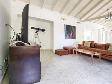 Casa en Lagartos sobre lote 1600 m² con pileta y golf — apto crédito