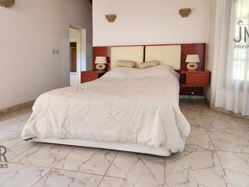 Casa en Lagartos sobre lote 1600 m² con pileta y golf — apto crédito