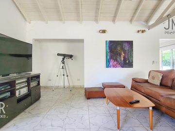 Casa en Lagartos sobre lote 1600 m² con pileta y golf — apto crédito