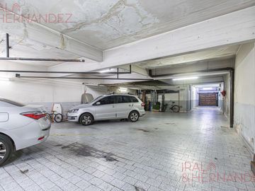 Venta 3 ambientes en Flores C/COCHERA FIJA y dependencia