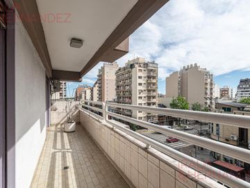 Venta 3 ambientes en Flores C/COCHERA FIJA y dependencia