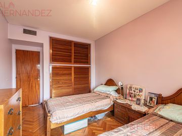 Venta 3 ambientes en Flores C/COCHERA FIJA y dependencia