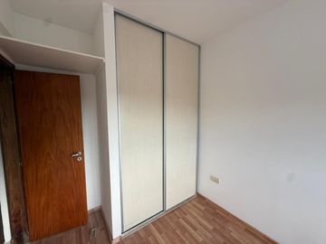 Departamento tres ambientes cochera en alquiler en Wilde