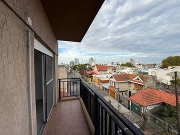 Departamento tres ambientes cochera en alquiler en Wilde