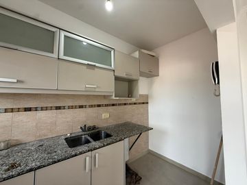 Departamento tres ambientes cochera en alquiler en Wilde
