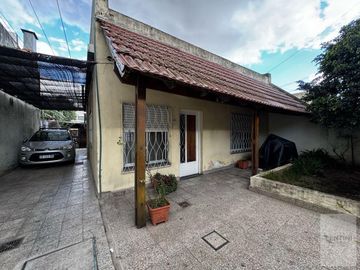 Venta de Casa De 3 Ambientes en Villa Bosch