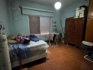 Venta de Casa De 3 Ambientes en Villa Bosch
