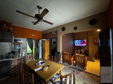 Venta de Casa De 3 Ambientes en Villa Bosch