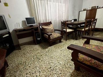 Venta de Casa De 3 Ambientes en Villa Bosch