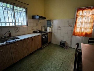 Venta de Casa De 3 Ambientes en Villa Bosch