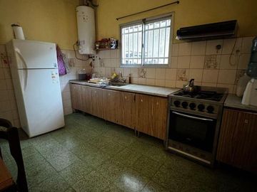 Venta de Casa De 3 Ambientes en Villa Bosch