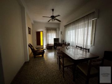 Venta de Casa De 3 Ambientes en Villa Bosch