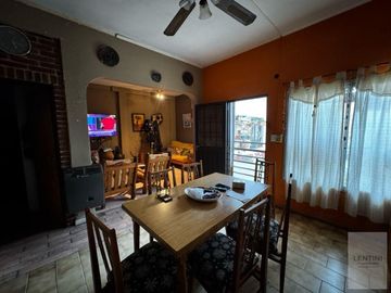 Venta de Casa De 3 Ambientes en Villa Bosch