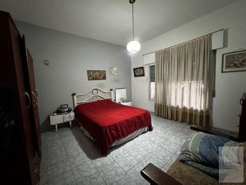 Venta de Casa De 3 Ambientes en Villa Bosch