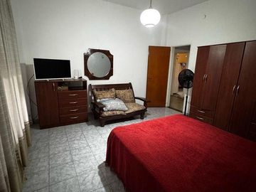 Venta de Casa De 3 Ambientes en Villa Bosch