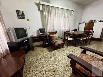 Venta de Casa De 3 Ambientes en Villa Bosch