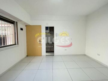 Alquiler de Oficina 1 Ambiente en Ramos Mejia  Céntrica