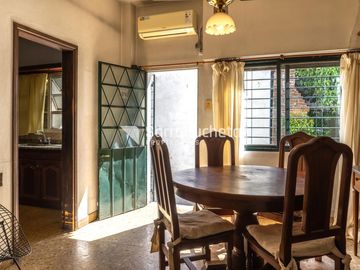 Venta casa 4 ambientes con cochera y patio en Villa Sarmiento