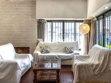 Venta casa 4 ambientes con cochera y patio en Villa Sarmiento