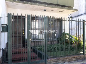 Venta casa 4 ambientes con cochera y patio en Villa Sarmiento