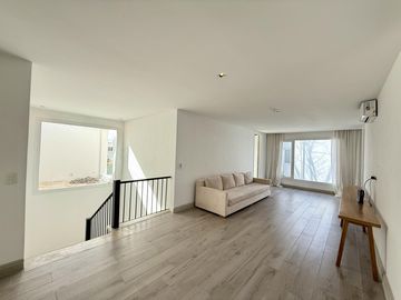 Alquiler y/o Venta en Barbarita a la Laguna, 5 Dormitorios en Suite.