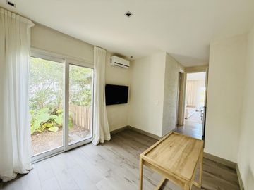 Alquiler y/o Venta en Barbarita a la Laguna, 5 Dormitorios en Suite.