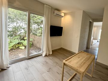 Alquiler y/o Venta en Barbarita a la Laguna, 5 Dormitorios en Suite.
