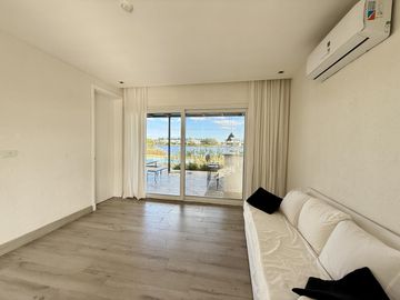 Alquiler y/o Venta en Barbarita a la Laguna, 5 Dormitorios en Suite.