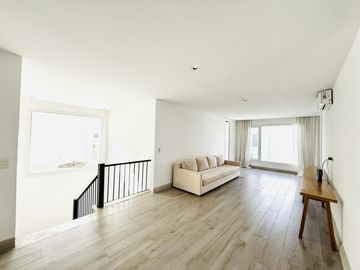 Alquiler y/o Venta en Barbarita a la Laguna, 5 Dormitorios en Suite.