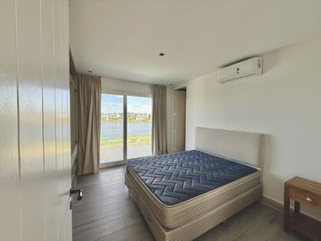 Alquiler y/o Venta en Barbarita a la Laguna, 5 Dormitorios en Suite.