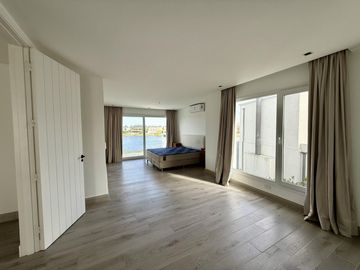 Alquiler y/o Venta en Barbarita a la Laguna, 5 Dormitorios en Suite.