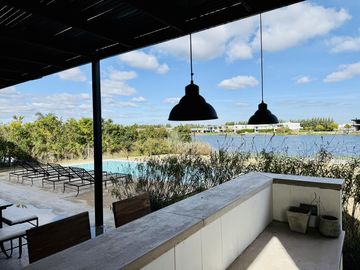 Alquiler y/o Venta en Barbarita a la Laguna, 5 Dormitorios en Suite.