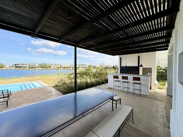 Alquiler y/o Venta en Barbarita a la Laguna, 5 Dormitorios en Suite.