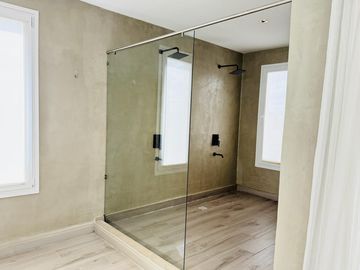 Alquiler y/o Venta en Barbarita a la Laguna, 5 Dormitorios en Suite.