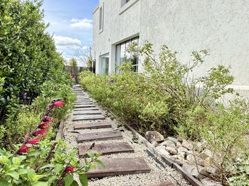 Alquiler y/o Venta en Barbarita a la Laguna, 5 Dormitorios en Suite.