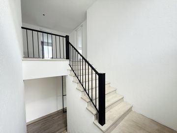 Alquiler y/o Venta en Barbarita a la Laguna, 5 Dormitorios en Suite.