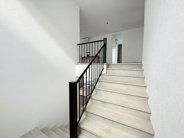 Alquiler y/o Venta en Barbarita a la Laguna, 5 Dormitorios en Suite.