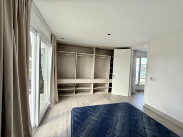 Alquiler y/o Venta en Barbarita a la Laguna, 5 Dormitorios en Suite.