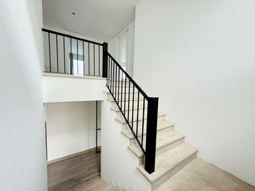 Alquiler y/o Venta en Barbarita a la Laguna, 5 Dormitorios en Suite.