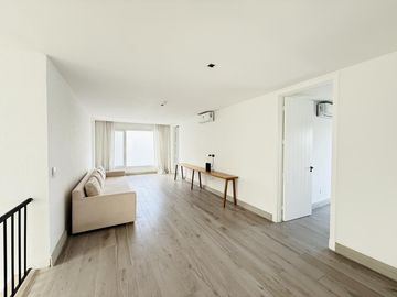 Alquiler y/o Venta en Barbarita a la Laguna, 5 Dormitorios en Suite.
