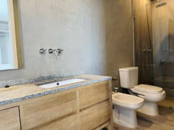 Alquiler y/o Venta en Barbarita a la Laguna, 5 Dormitorios en Suite.