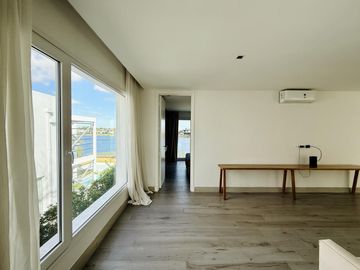 Alquiler y/o Venta en Barbarita a la Laguna, 5 Dormitorios en Suite.
