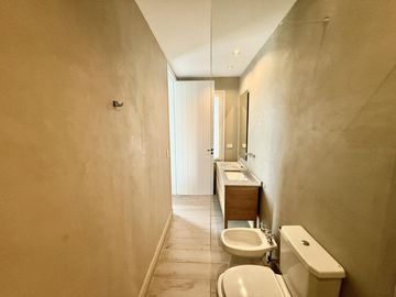 Alquiler y/o Venta en Barbarita a la Laguna, 5 Dormitorios en Suite.