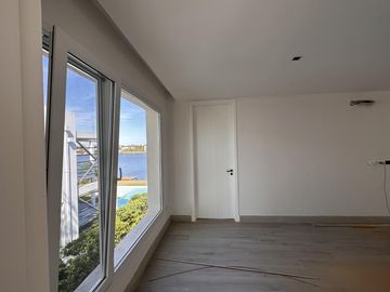Alquiler y/o Venta en Barbarita a la Laguna, 5 Dormitorios en Suite.