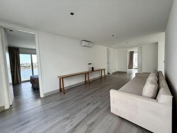 Alquiler y/o Venta en Barbarita a la Laguna, 5 Dormitorios en Suite.