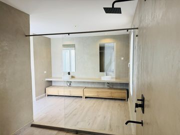 Alquiler y/o Venta en Barbarita a la Laguna, 5 Dormitorios en Suite.