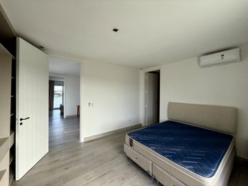 Alquiler y/o Venta en Barbarita a la Laguna, 5 Dormitorios en Suite.
