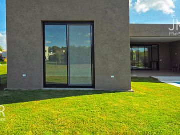 CASA EN VENTA SANTA ELENA PILAR DEL ESTE | 3 DORM + ESTUDIO | A ESTRENAR | FONDO AL ARROYO