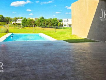 CASA EN VENTA SANTA ELENA PILAR DEL ESTE | 3 DORM + ESTUDIO | A ESTRENAR | FONDO AL ARROYO