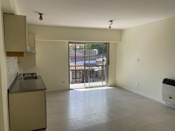 Departamento en venta de  3 ambientes en Villa Ballester con balcón